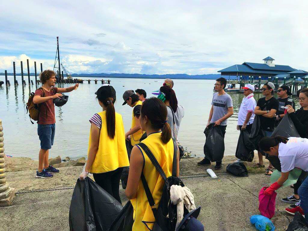 trashpackers aan het werk