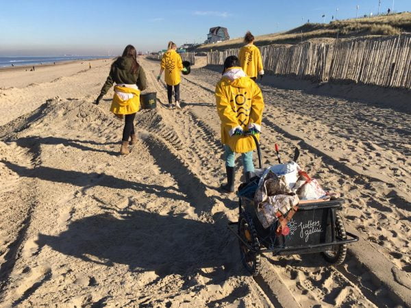 Juttersgeluk maakt circulaire zeepbakjes van plastic afval van het strand 2 Juttersgeluk