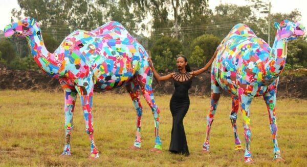 Deze auto is gemaakt van teenslippers 2 Auto Van Teenslippers