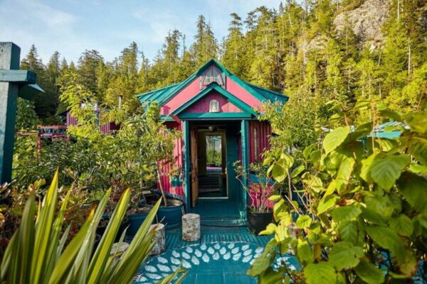 Dit stel leeft off-grid op een zelfgemaakt eiland voor de kust van Canada 2 Zelfgemaakt Eiland