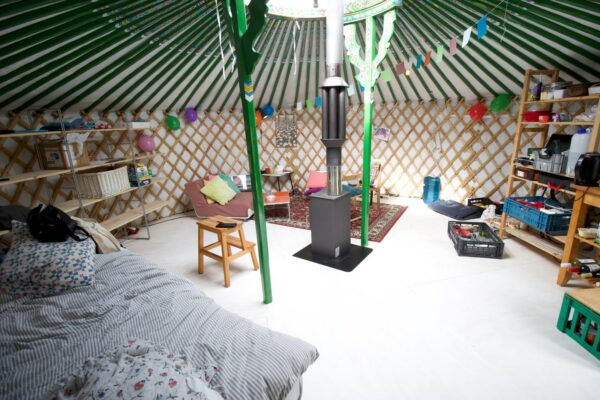 Jur verhuisde van de stad naar een yurt op het platteland 2 Yurt