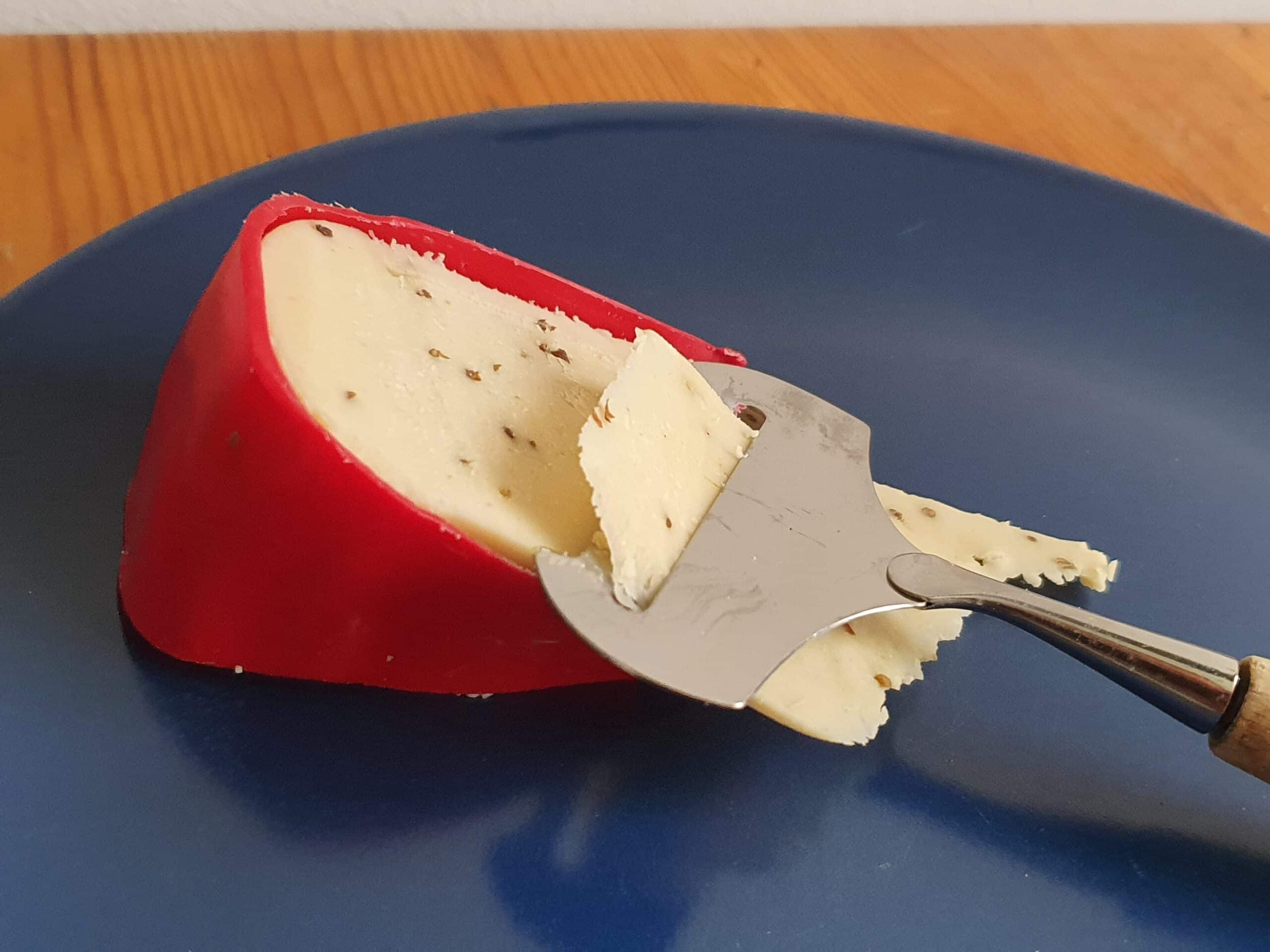 Max&Bien lanceert als eerste ter wereld een vegan kaaswiel 3 Vegan Kaaswiel