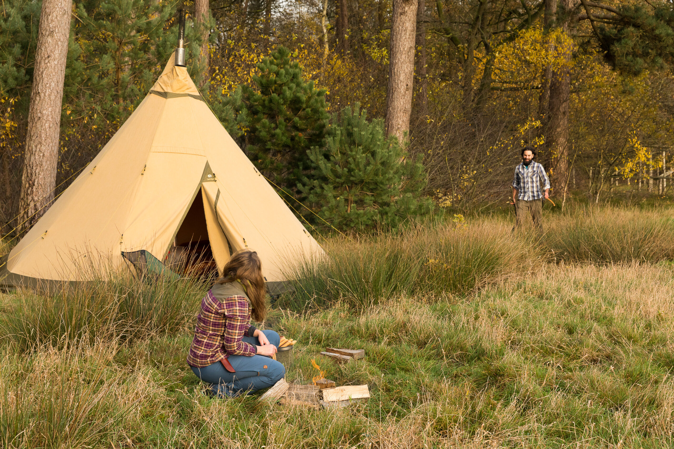 Hoe Koen Arts een jaar buiten sliep en zo verbinding maakte met de natuur 2 Tipi Tent In De Natuur Met Koen En Zijn Vrouw