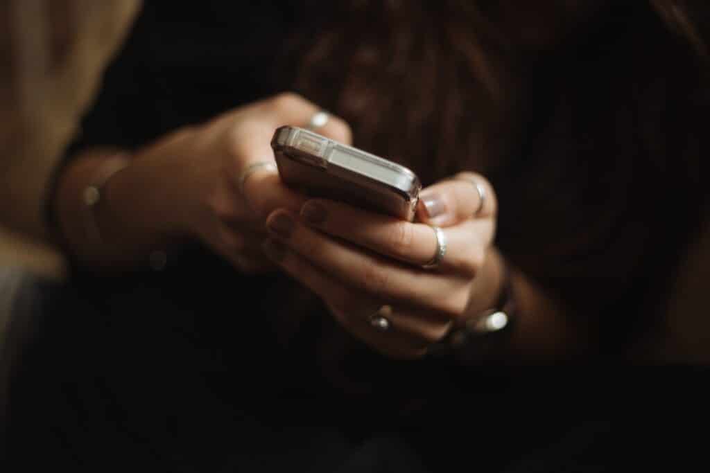 Hoe vervuilend is mijn volle inbox? En hoeveel impact heeft het opruimen van mijn mail? 3 Priscilla Du Preez Bjhuu6Bpuza Unsplash 1