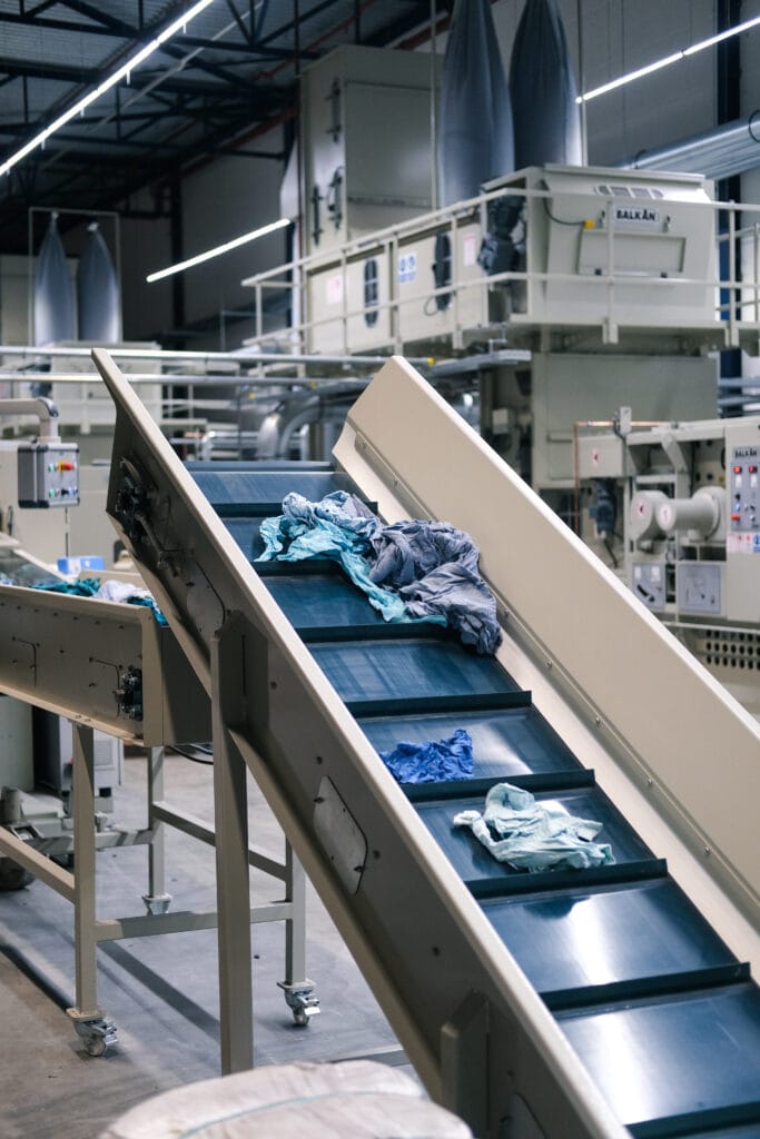 Primeur: de eerste volledig kleding-tot-kleding recyclingfabriek staat in Amsterdam (en werd geopend door Carice van Houten) 6 Brightfiber Textiles Opent Eerste Volledig Kleding Tot Kleding Recycling Fabriek In Amsterdam