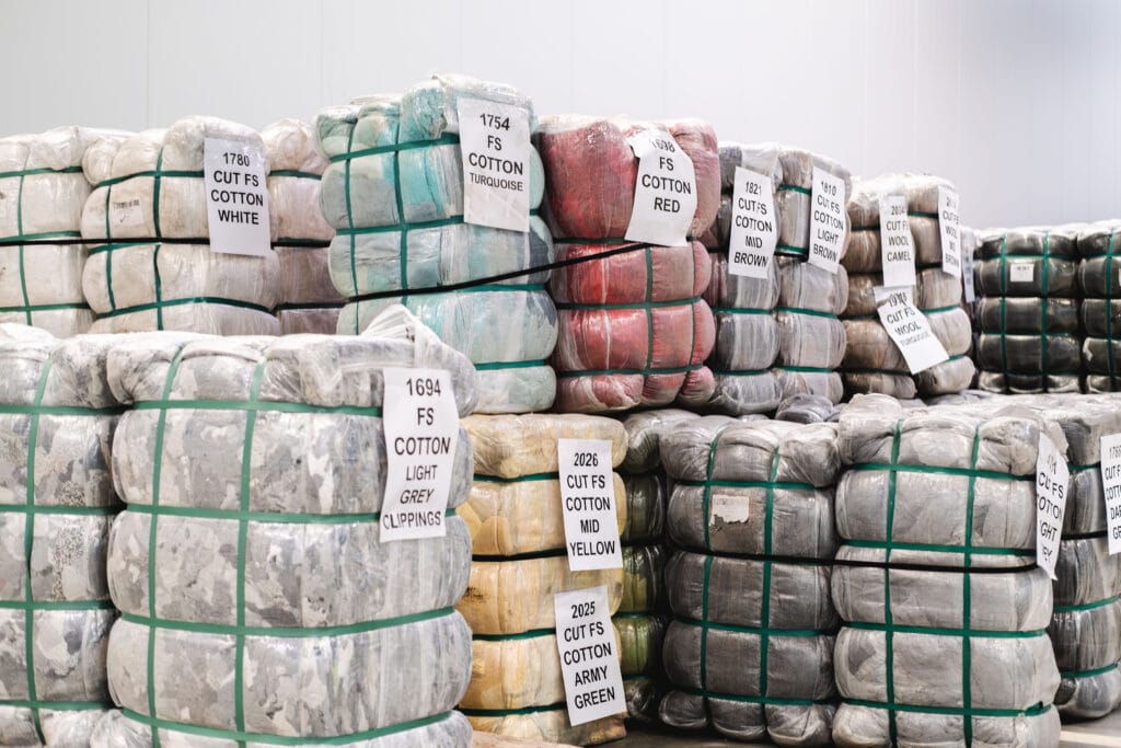 Primeur: de eerste volledig kleding-tot-kleding recyclingfabriek staat in Amsterdam (en werd geopend door Carice van Houten) 4 Brightfiber Textiles Opent Eerste Volledig Kleding Tot Kleding Recycling Fabriek In Amsterdam