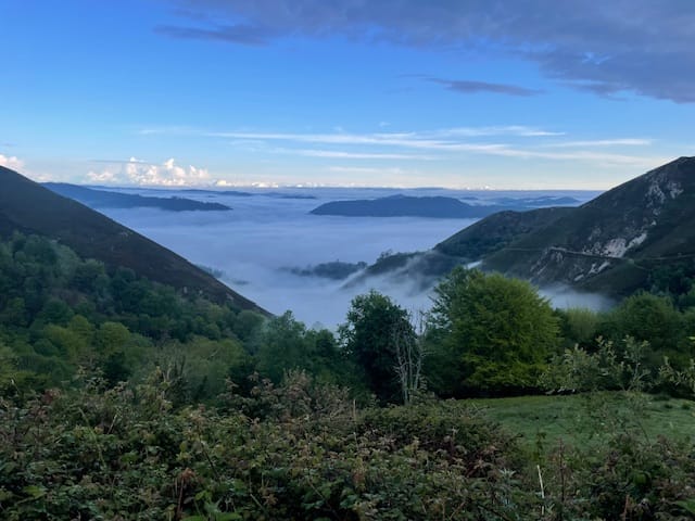 Bas en Simone zoeken enthousiaste klussers om hun berghutje in Noord-Spanje mee te delen 2 Bas En Simone Willen Hun Berghut In Asturië, Spanje, Met Anderen Delen